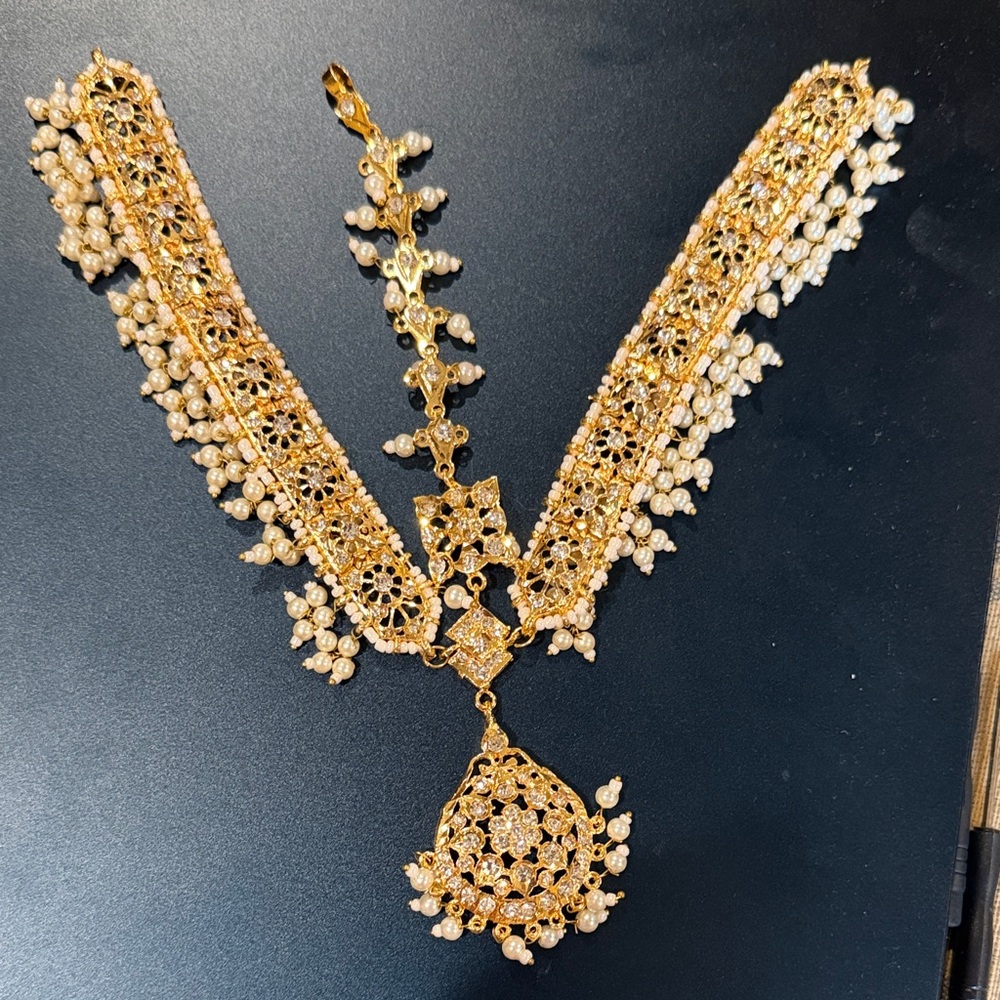 Luxurious Gold and Cream Necklace